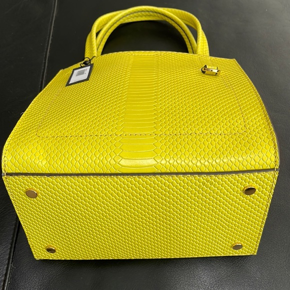 RAER** **NWT**BANANA REPUBLIC Yellow Croc Embossed Leather Mini Tote Bag - Picture 5 of 9